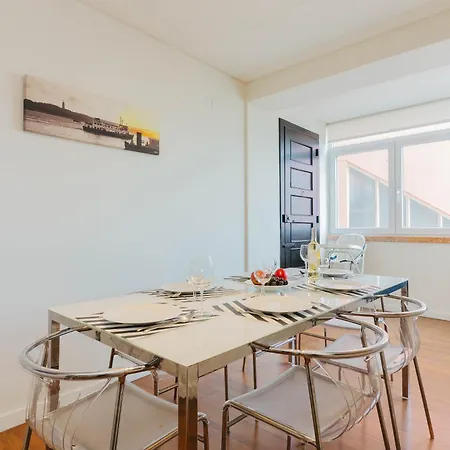 Rent4rest Family & Friends In Roma Avenue 아파트