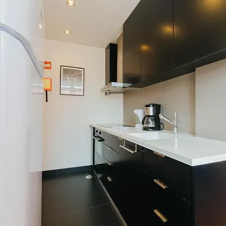 아파트 Rent4rest Family & Friends In Roma Avenue *