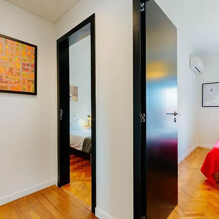 Rent4rest Family & Friends In Roma Avenue Lizbona