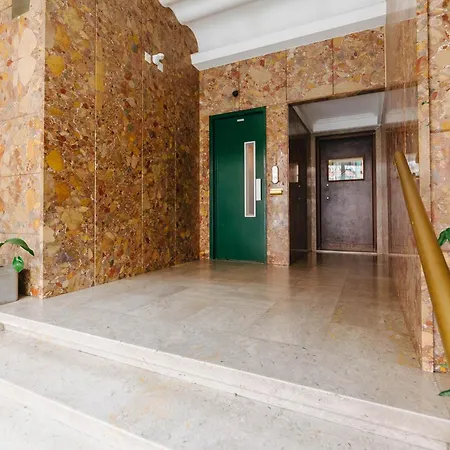 Rent4rest Family & Friends In Roma Avenue 아파트