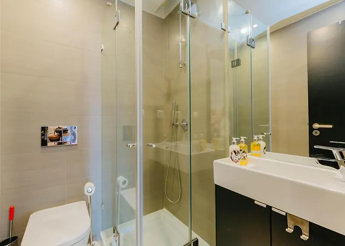 Rent4rest Family & Friends In Roma Avenue