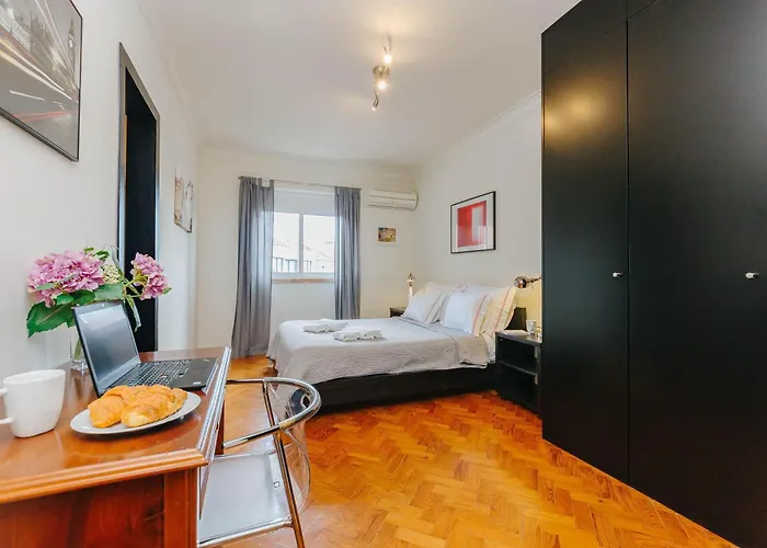 Rent4rest Family & Friends In Roma Avenue Apartament