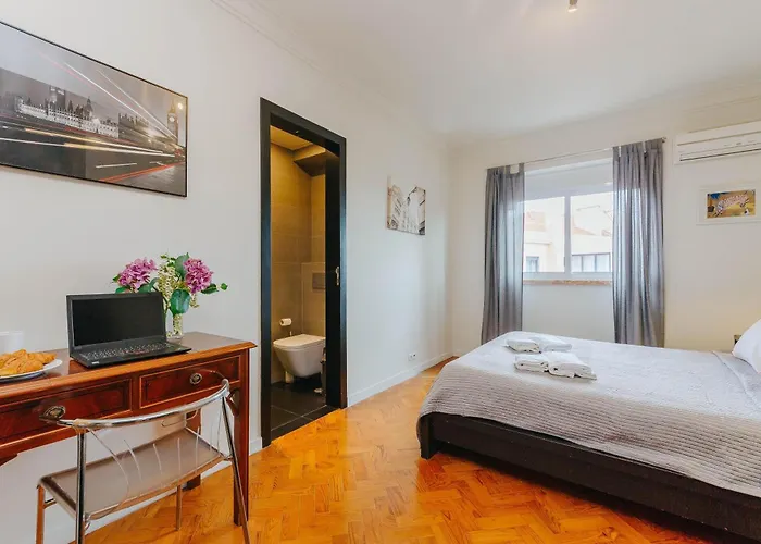 Rent4rest Family & Friends In Roma Avenue Lizbona