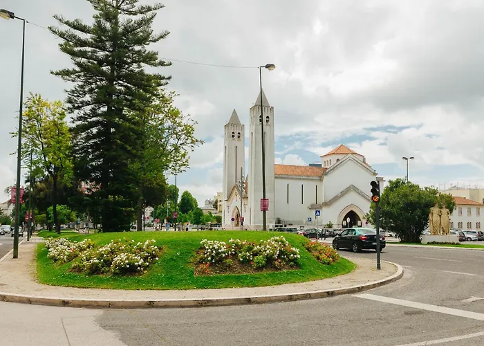 Rent4rest Family & Friends In Roma Avenue