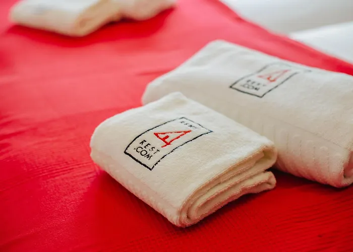 Rent4rest Family & Friends In Roma Avenue * Лиссабон