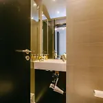 Rent4rest Family & Friends In Roma Avenue דירה *