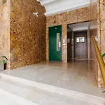 Rent4rest Family & Friends In Roma Avenue דירה