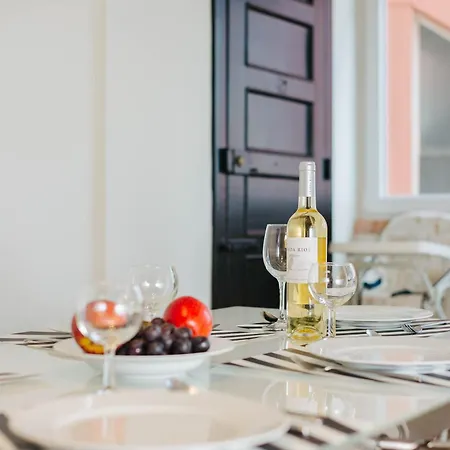 Апартаменти Rent4rest Family & Friends In Roma Avenue
