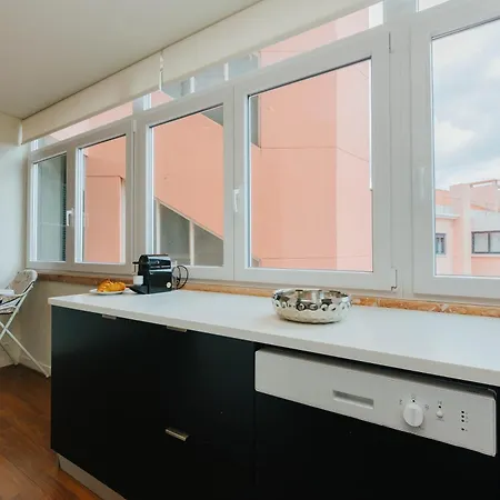 Rent4rest Family & Friends In Roma Avenue Appartamento Lisbona